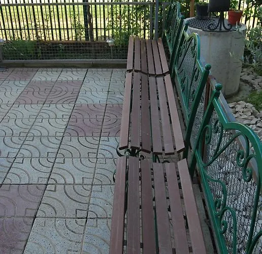 Guest house H And H Velipoje