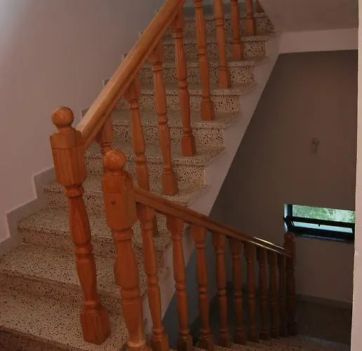 Guest house H And H Velipoje